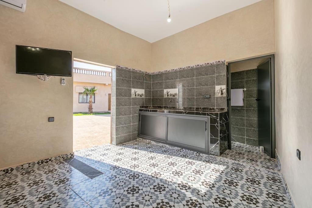 Villa Leila,Piscine , Grand Jardin, Jeux , Cuisiniere Marrakesh Exteriör bild